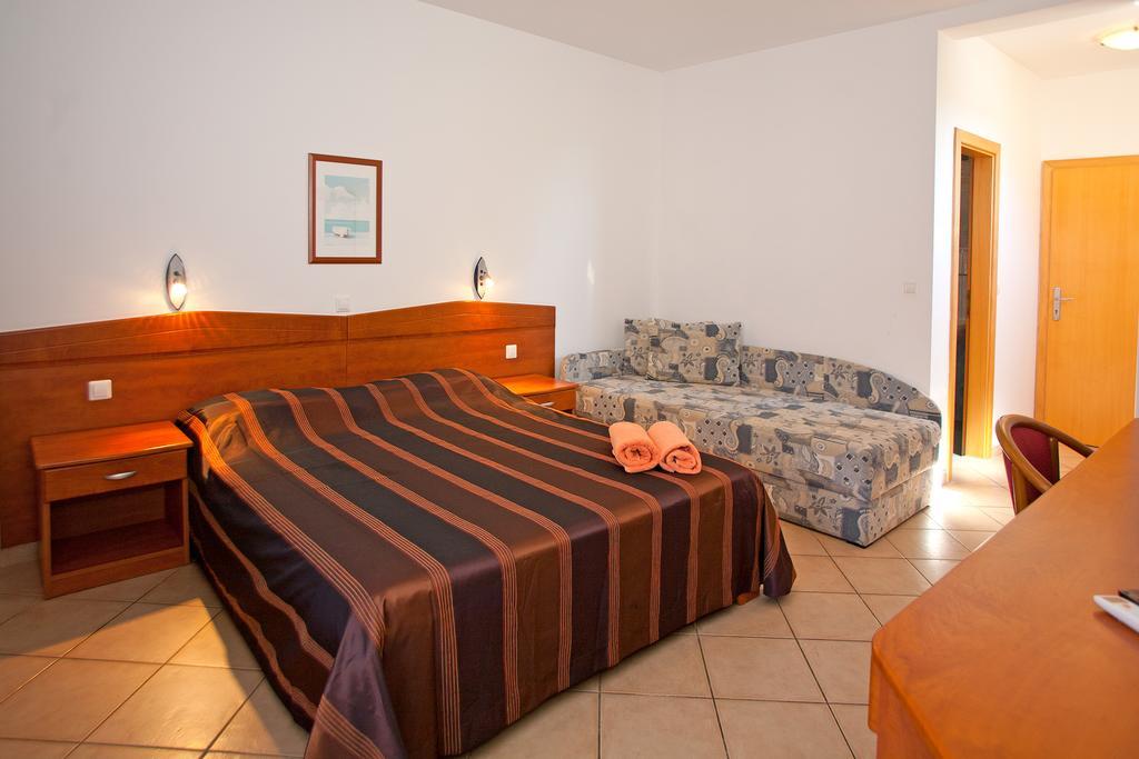 Guesthouse Villa Adria Малинска Екстериор снимка