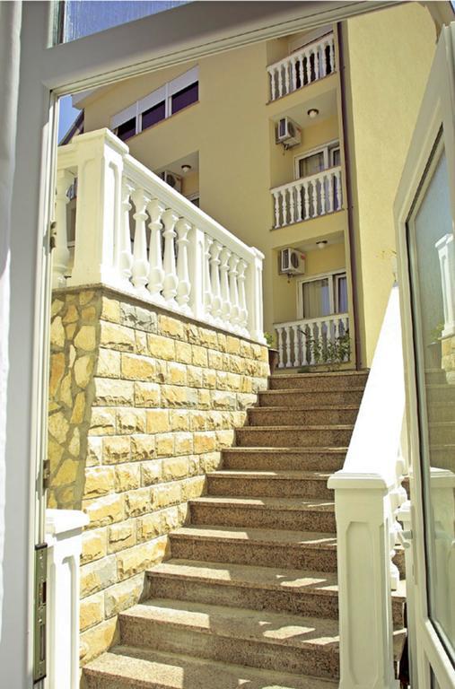 Guesthouse Villa Adria Малинска Екстериор снимка