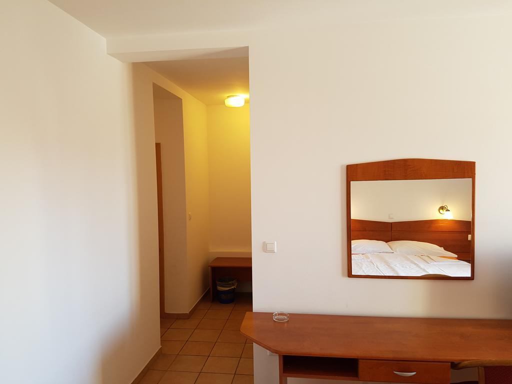 Guesthouse Villa Adria Малинска Екстериор снимка