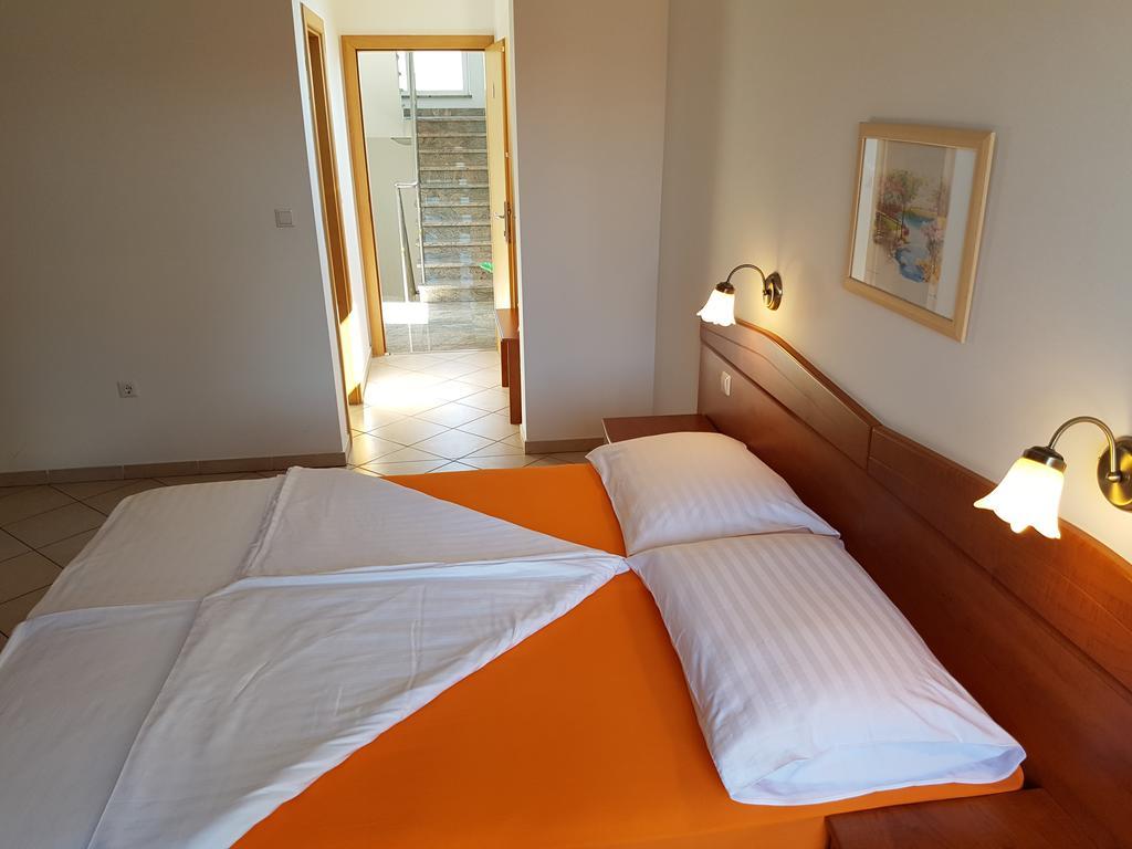 Guesthouse Villa Adria Малинска Екстериор снимка