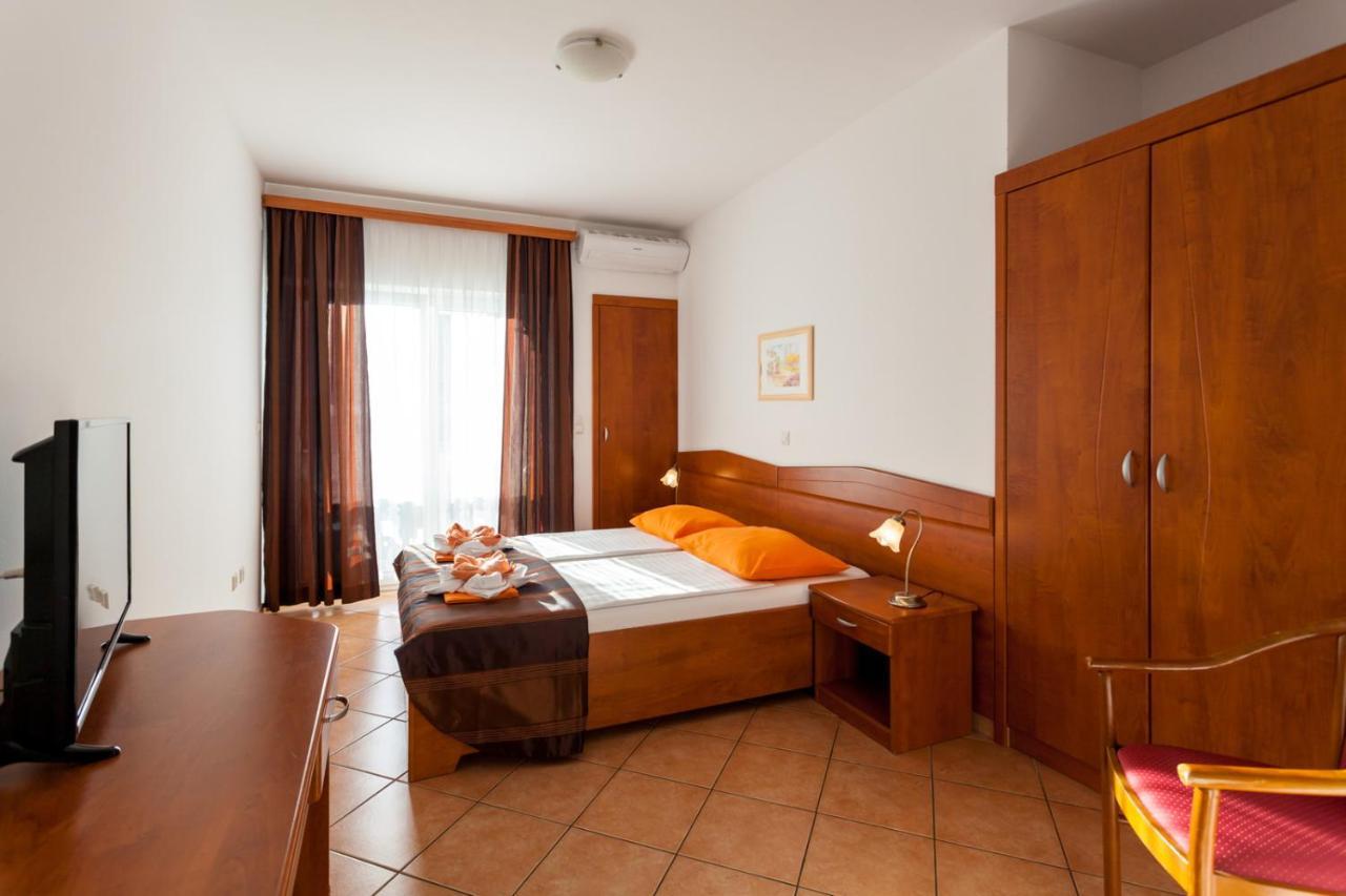 Guesthouse Villa Adria Малинска Екстериор снимка
