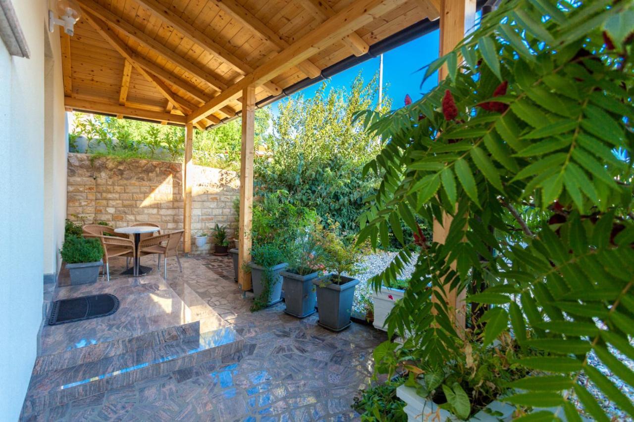 Guesthouse Villa Adria Малинска Екстериор снимка