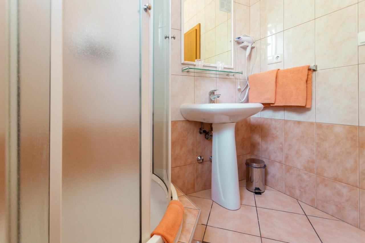 Guesthouse Villa Adria Малинска Екстериор снимка