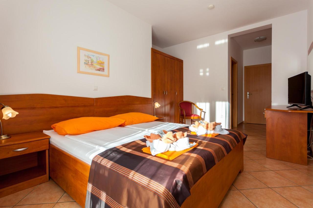 Guesthouse Villa Adria Малинска Екстериор снимка